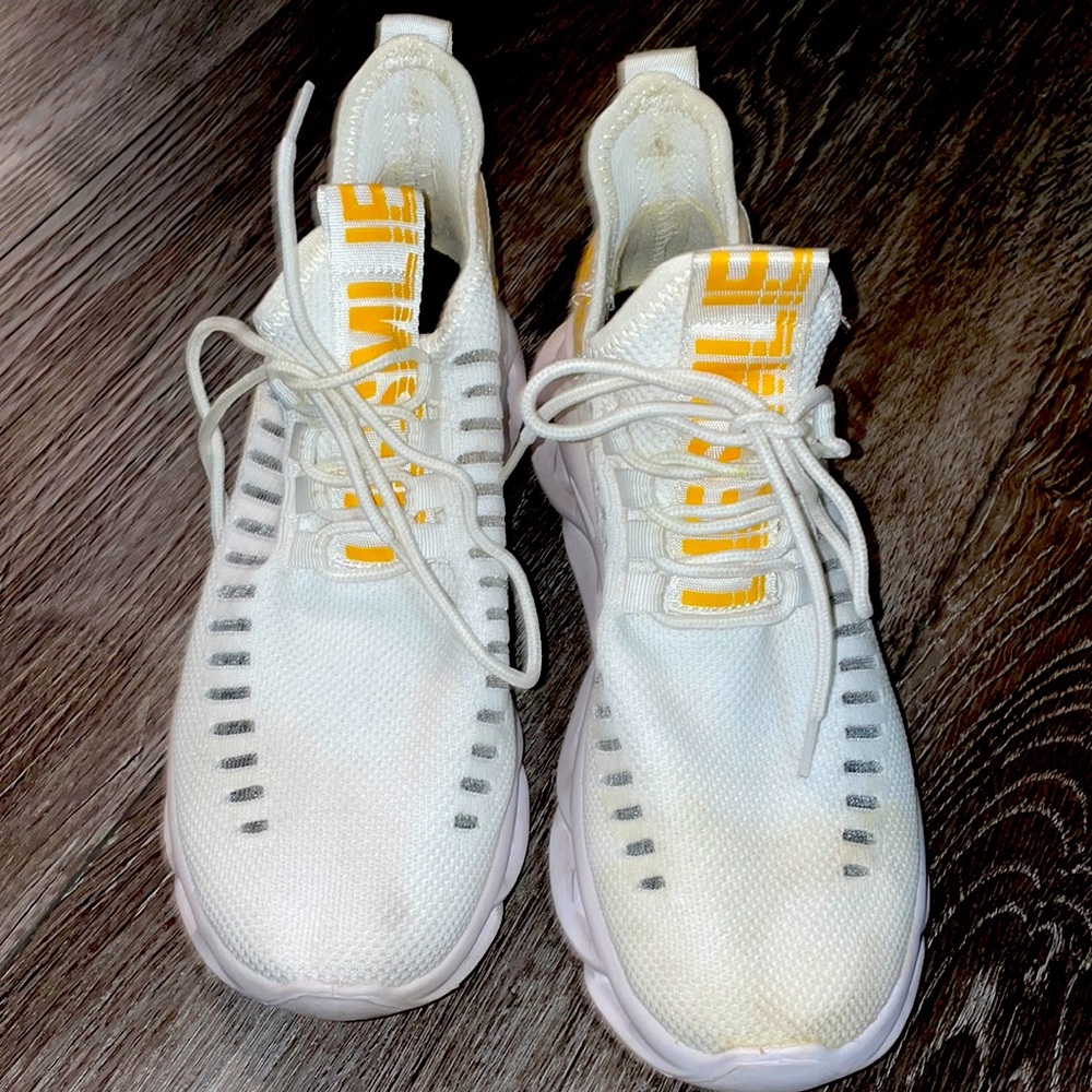Lightweight Unisex Footwear Sneakers.